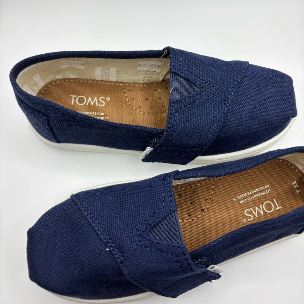 TOMS Classic Navy Canvas Slip-Ons